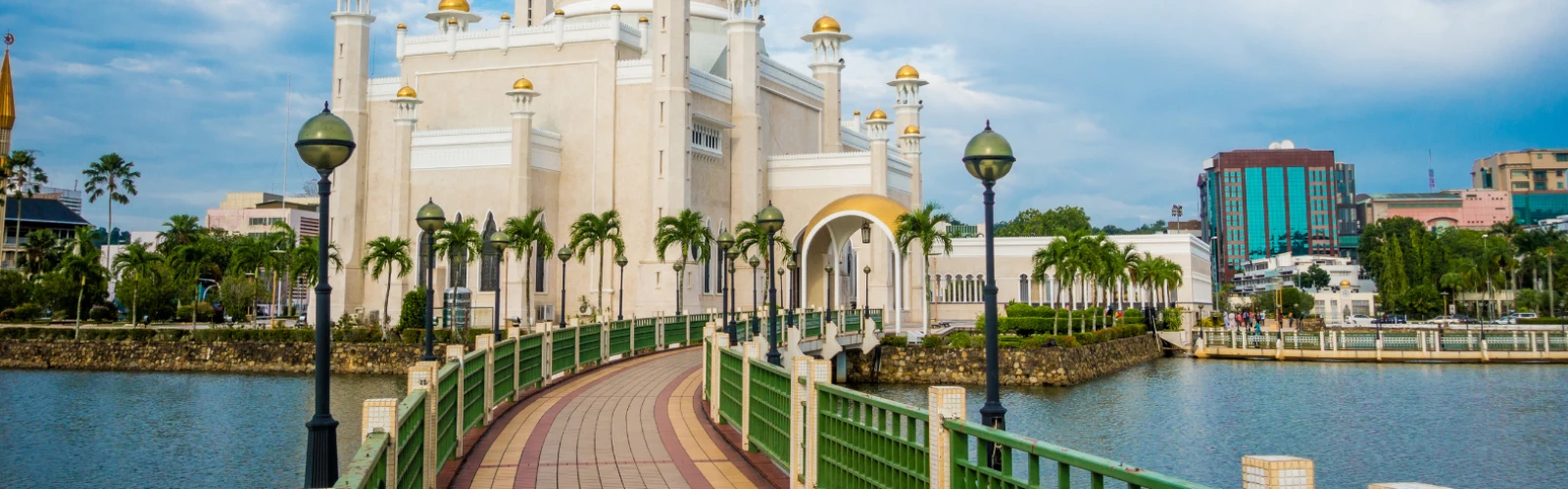 Haji Ali Walkway: Sunset Views & Spiritual Experience